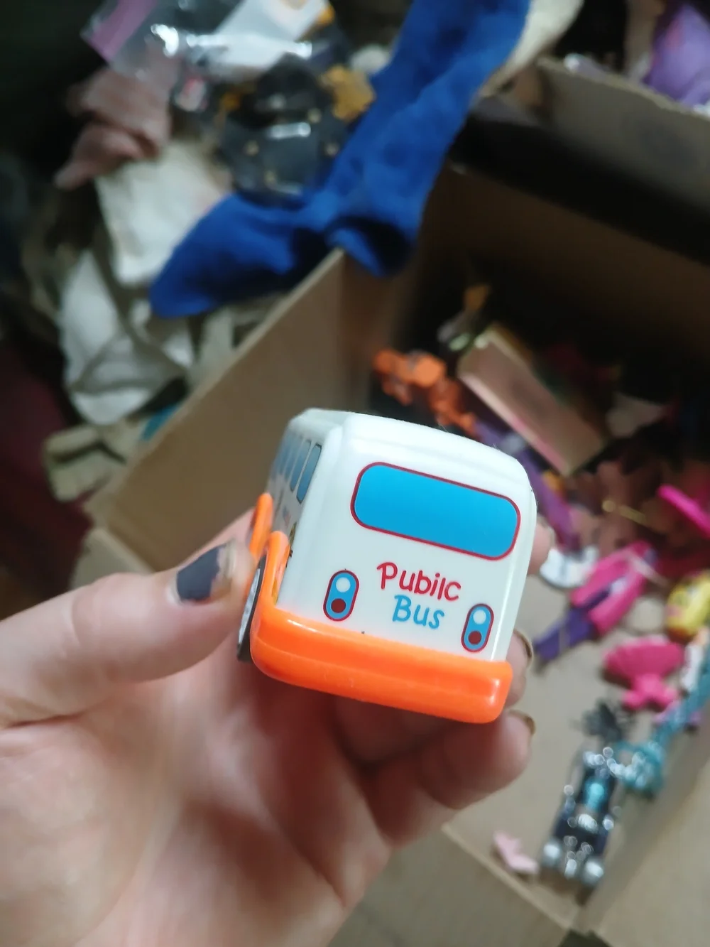 Mee Mee Intelligent School Bus, an educational and friction-powered toy